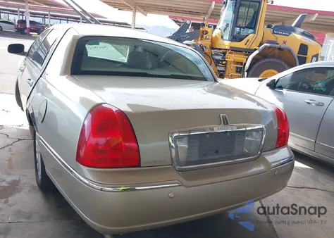 2005 Lincoln Town Car Signature из США, поврежденный, VIN 1LNHM81W95Y605745